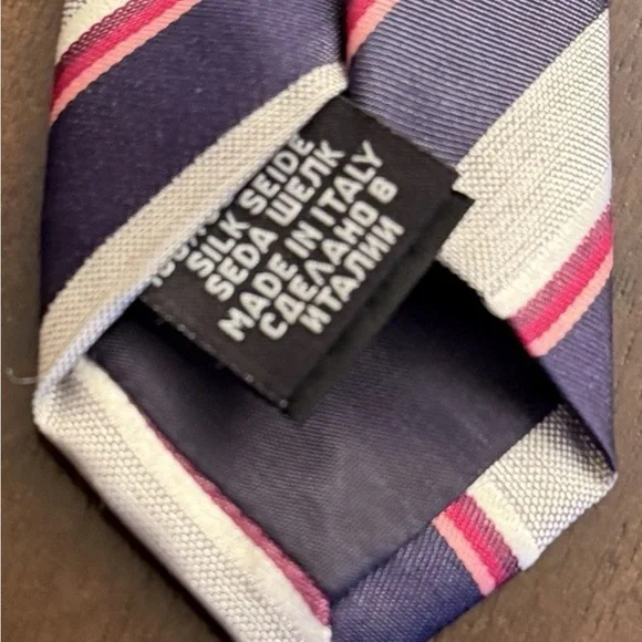 Hugo Boss Classic Navy and Pink Striped Men's Tie - Picture 3 of 4